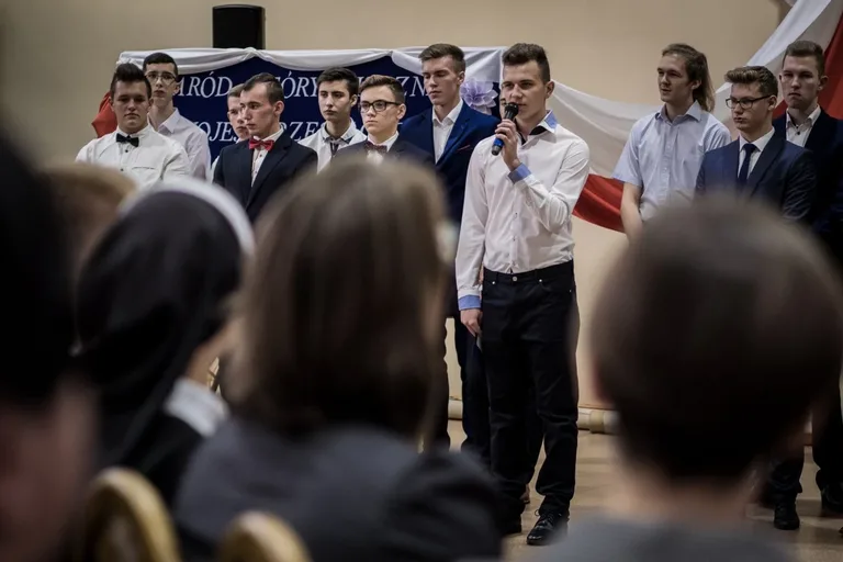 Obchody Święta Niepodległości w ostrowskim Ekonomiku (zdjęcia)