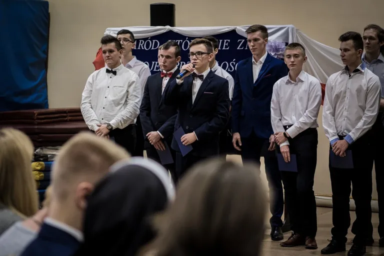 Obchody Święta Niepodległości w ostrowskim Ekonomiku (zdjęcia)