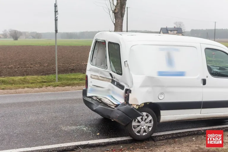 Zderzenie mana z citroenem na trasie Ostrów Mazowiecka - Małkinia Górna (zdjęcia)