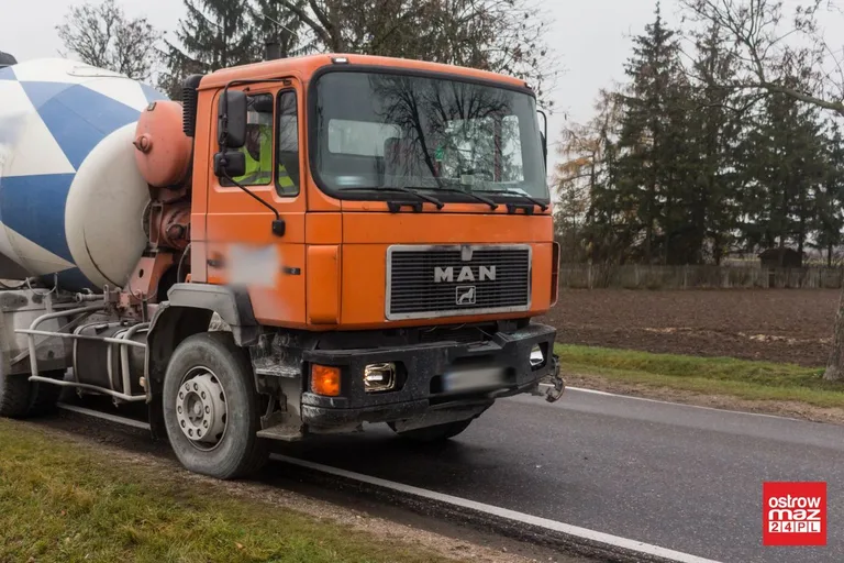 Zderzenie mana z citroenem na trasie Ostrów Mazowiecka - Małkinia Górna (zdjęcia)