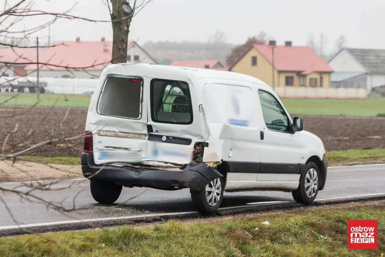 Zderzenie mana z citroenem na trasie Ostrów Mazowiecka - Małkinia Górna (zdjęcia)
