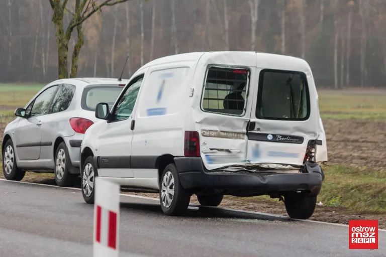 Zderzenie mana z citroenem na trasie Ostrów Mazowiecka - Małkinia Górna (zdjęcia)