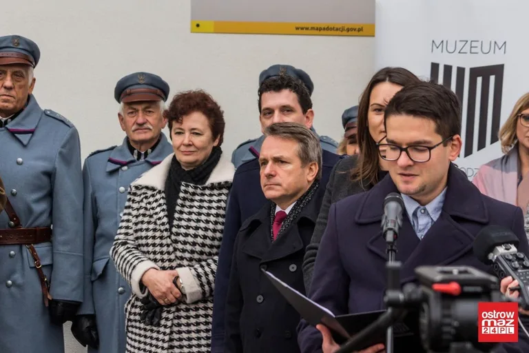 Otwarcie wystawy pt. "Powstała by żyć" (zdjęcia)