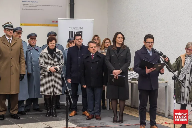 Otwarcie wystawy pt. "Powstała by żyć" (zdjęcia)