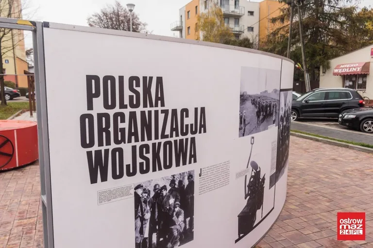 Otwarcie wystawy pt. "Powstała by żyć" (zdjęcia)