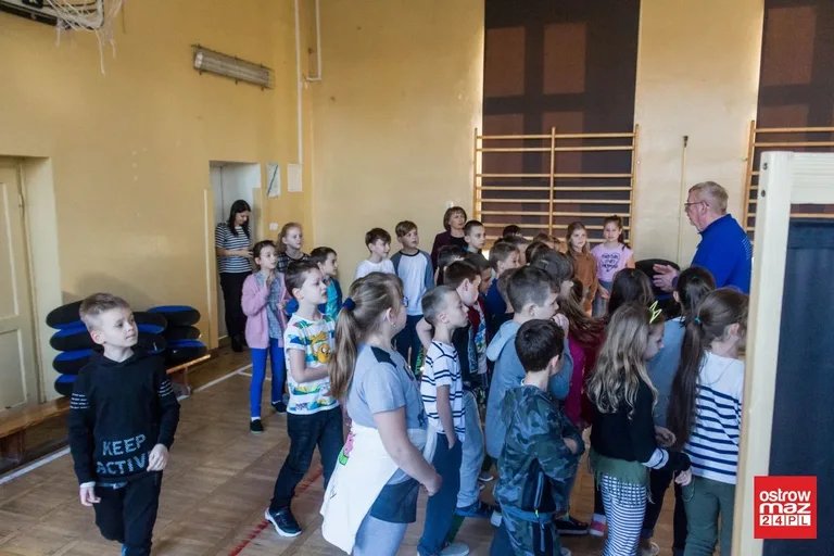 Dzieci poznały znane gwiazdozbiory w mobilnym planetarium (zdjęcia)