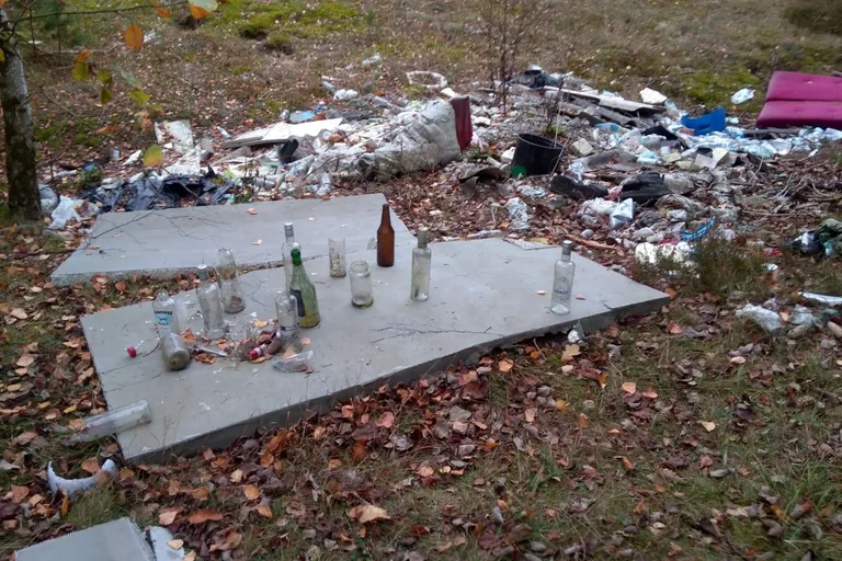 Skrzynka skarg: Pobojowisko w gminie Ostrów Mazowiecka (zdjęcia)