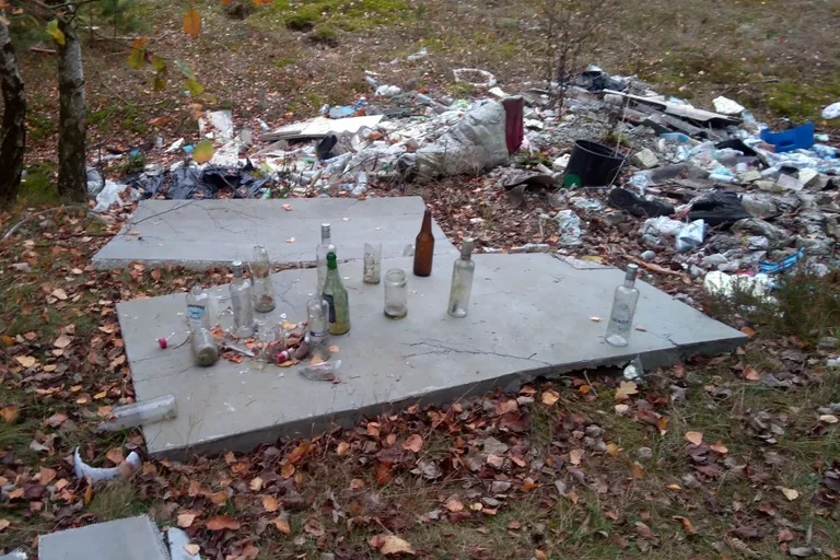 Skrzynka skarg: Pobojowisko w gminie Ostrów Mazowiecka (zdjęcia)