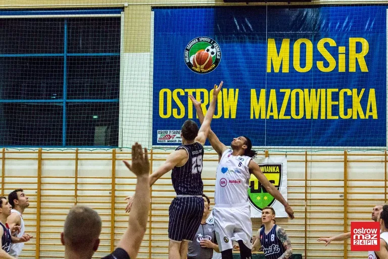 Warszawskie Dziki rozszarpały Sokoła (zdjęcia, wideo)
