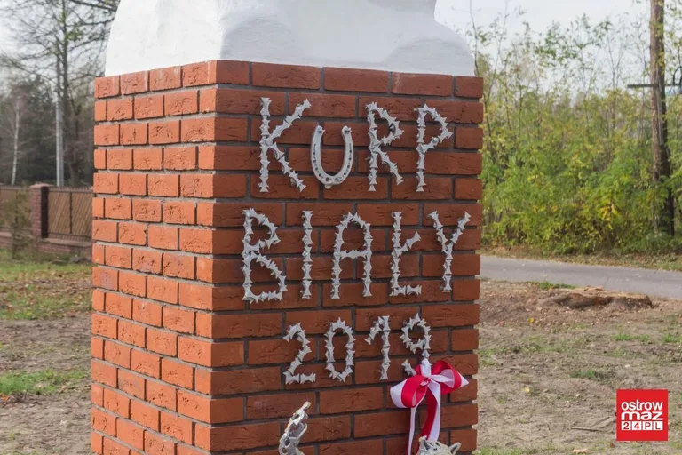 Odsłonięto pomnik Kurpia Białego w Nowej Osuchowej (zdjęcia)
