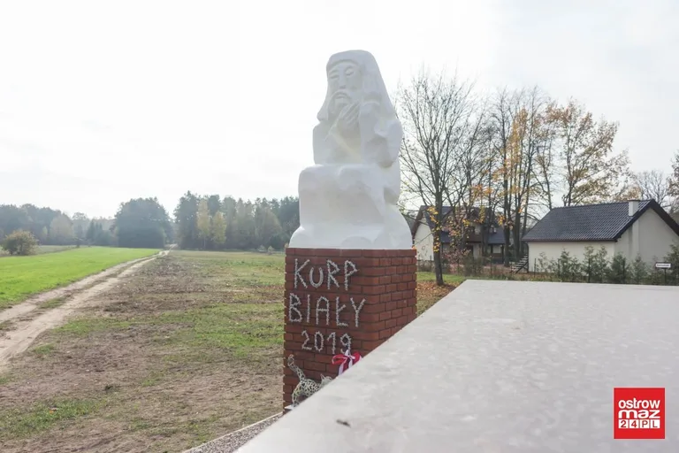 Odsłonięto pomnik Kurpia Białego w Nowej Osuchowej (zdjęcia)