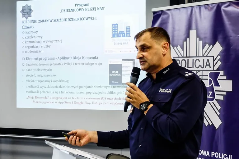 Debata społeczna z policjantami (zdjęcia)