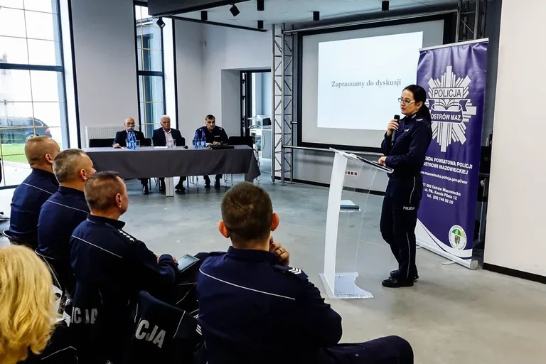 Debata społeczna z policjantami (zdjęcia)