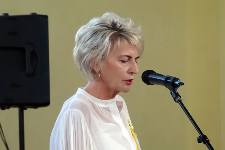 Poświęcenie sztandaru w ostrowskiej "dwójce" (zdjęcia)