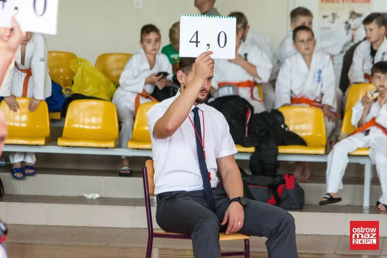 Setki karateków na macie w Sadownem (zdjęcia, wideo)
