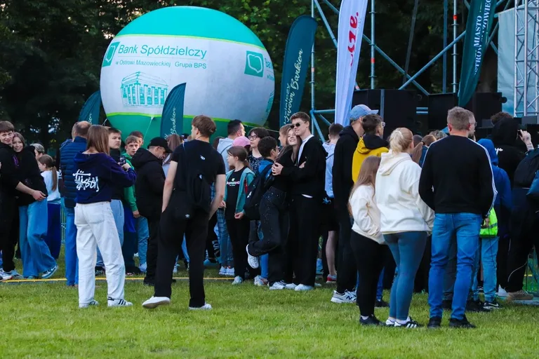 Pierwszy dzień Dni Ostrowi przyciągnął tłumy. Kizo dał największy koncert (zdjęcia)