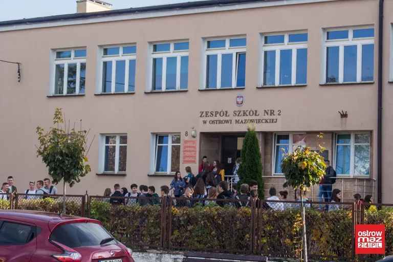 Uczniowie "Ekonomika" protestowali (zdjęcia)