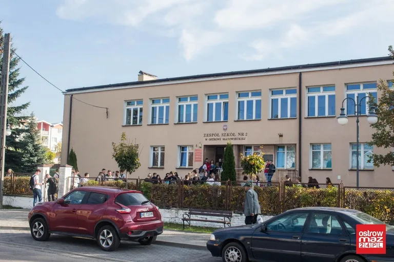 Uczniowie "Ekonomika" protestowali (zdjęcia)