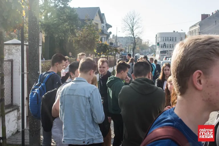 Uczniowie "Ekonomika" protestowali (zdjęcia)