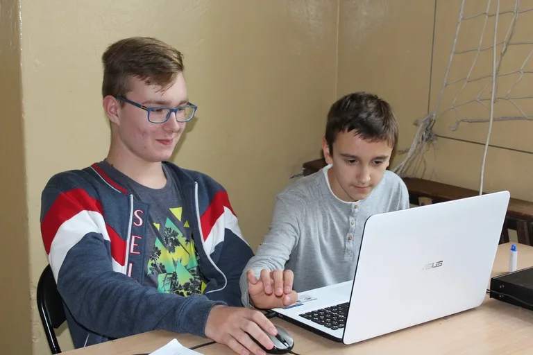 Dzień Edukacji Narodowej w ostrowskiej "jedynce" (zdjęcia)