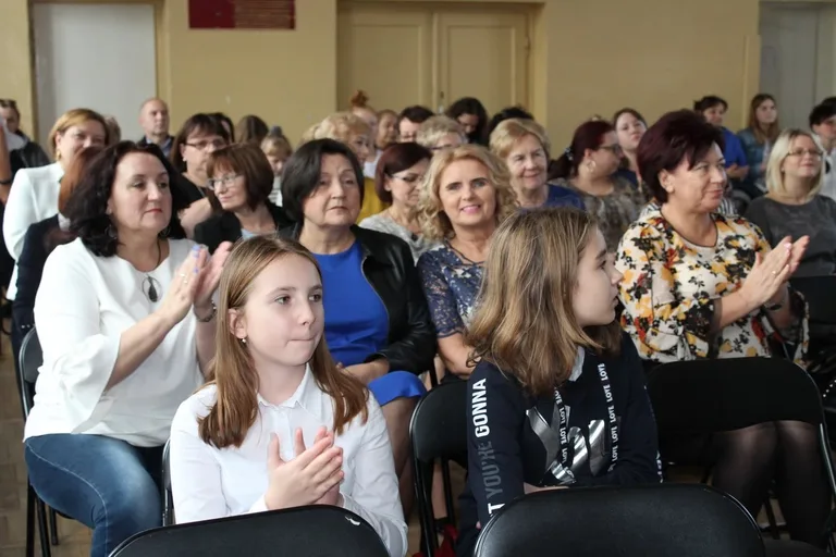Dzień Edukacji Narodowej w ostrowskiej "jedynce" (zdjęcia)
