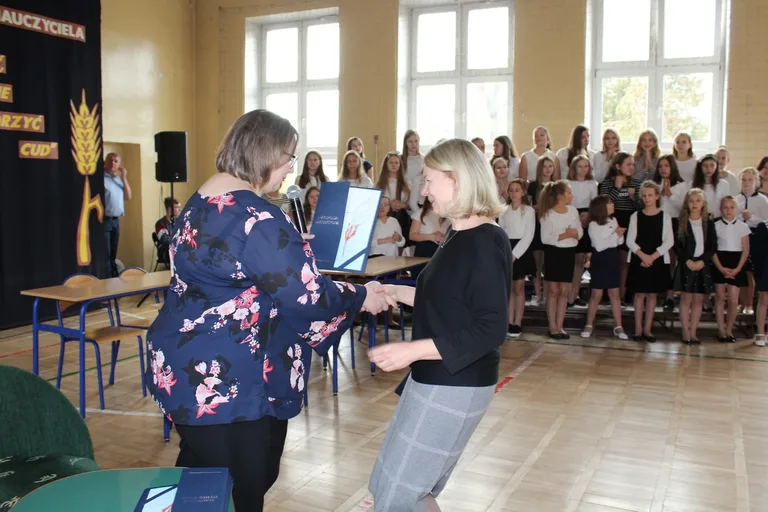 Dzień Edukacji Narodowej w ostrowskiej "jedynce" (zdjęcia)