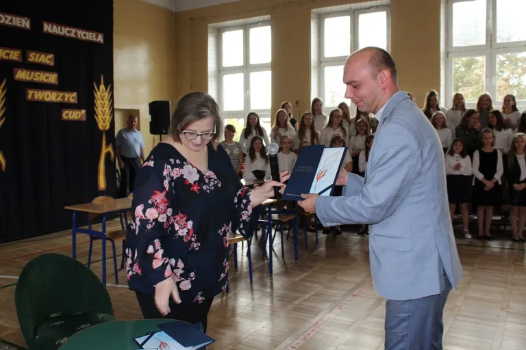 Dzień Edukacji Narodowej w ostrowskiej "jedynce" (zdjęcia)