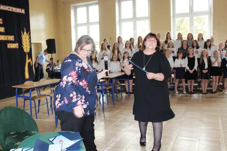 Dzień Edukacji Narodowej w ostrowskiej "jedynce" (zdjęcia)