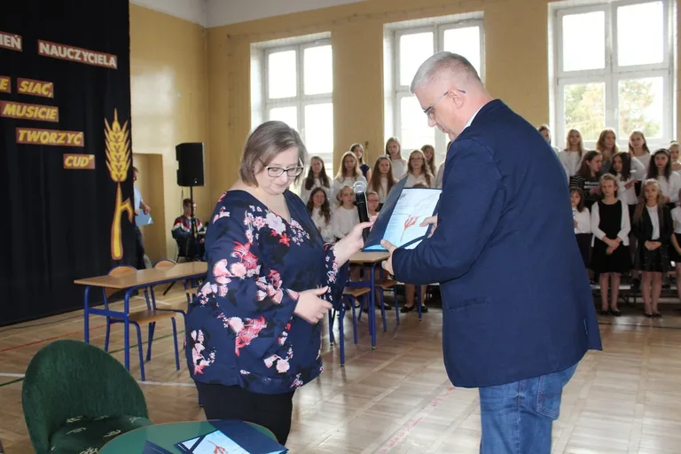 Dzień Edukacji Narodowej w ostrowskiej "jedynce" (zdjęcia)
