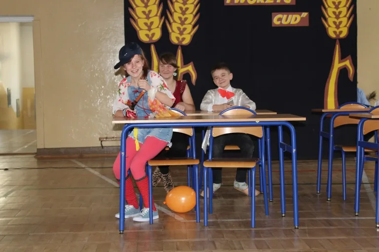 Dzień Edukacji Narodowej w ostrowskiej "jedynce" (zdjęcia)