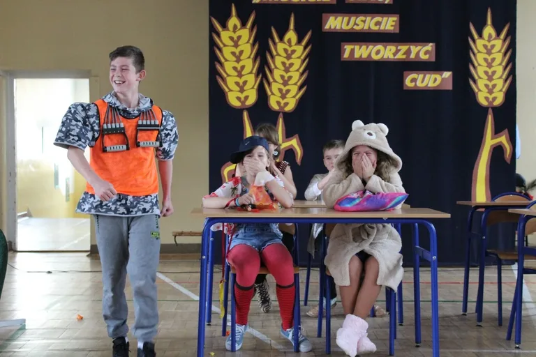 Dzień Edukacji Narodowej w ostrowskiej "jedynce" (zdjęcia)