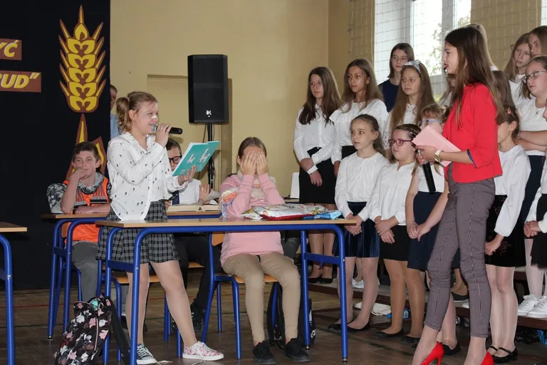 Dzień Edukacji Narodowej w ostrowskiej "jedynce" (zdjęcia)