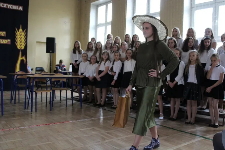 Dzień Edukacji Narodowej w ostrowskiej "jedynce" (zdjęcia)