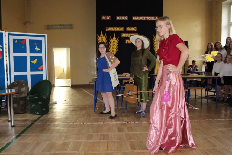 Dzień Edukacji Narodowej w ostrowskiej "jedynce" (zdjęcia)