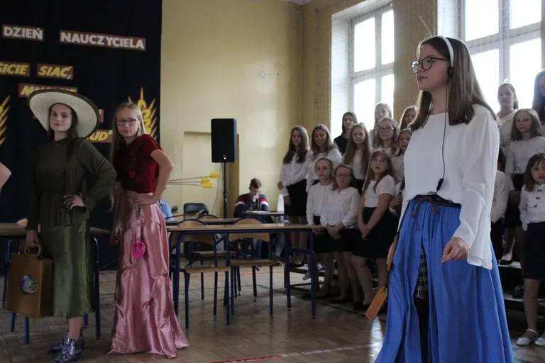 Dzień Edukacji Narodowej w ostrowskiej "jedynce" (zdjęcia)