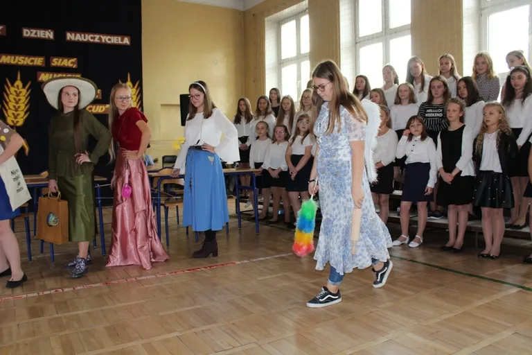Dzień Edukacji Narodowej w ostrowskiej "jedynce" (zdjęcia)