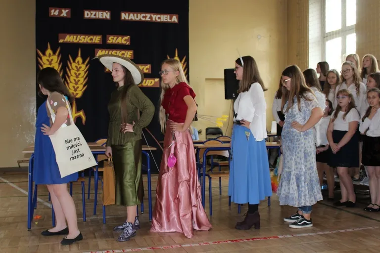 Dzień Edukacji Narodowej w ostrowskiej "jedynce" (zdjęcia)