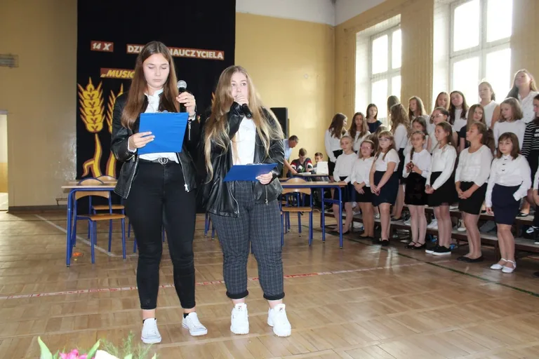 Dzień Edukacji Narodowej w ostrowskiej "jedynce" (zdjęcia)