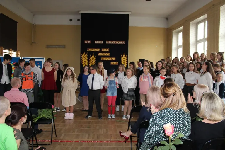 Dzień Edukacji Narodowej w ostrowskiej "jedynce" (zdjęcia)