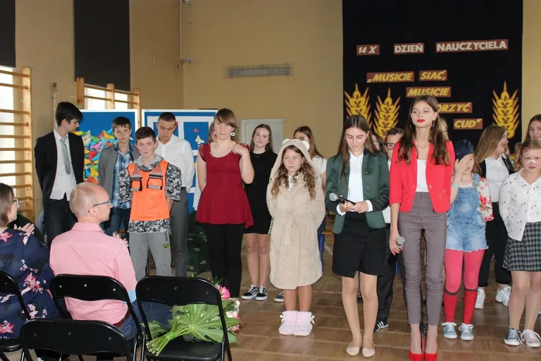 Dzień Edukacji Narodowej w ostrowskiej "jedynce" (zdjęcia)