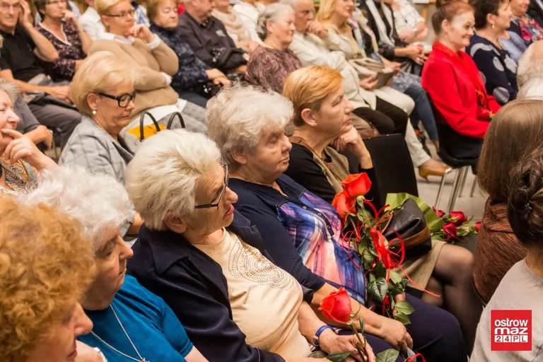 Prace pracowni plastycznej UTW w Jatkach (zdjęcia)