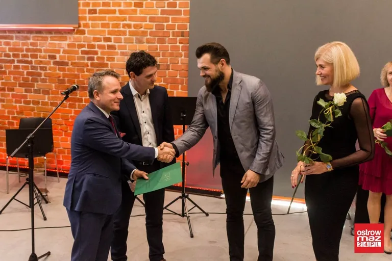 Miejski Dzień Edukacji Narodowej. Włodarz miasta nagrodził nauczycieli (zdjęcia, wideo)