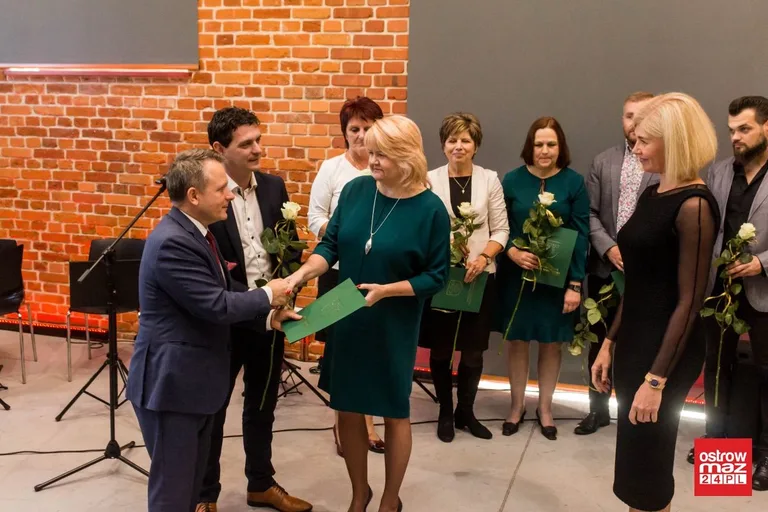 Miejski Dzień Edukacji Narodowej. Włodarz miasta nagrodził nauczycieli (zdjęcia, wideo)