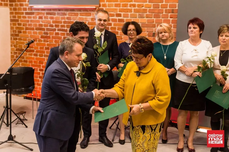 Miejski Dzień Edukacji Narodowej. Włodarz miasta nagrodził nauczycieli (zdjęcia, wideo)