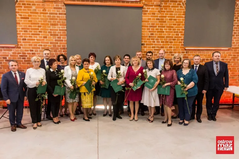 Miejski Dzień Edukacji Narodowej. Włodarz miasta nagrodził nauczycieli (zdjęcia, wideo)