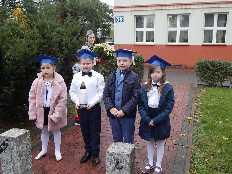 Ślubowanie pierwszoklasistów w "jedynce" (zdjęcia)