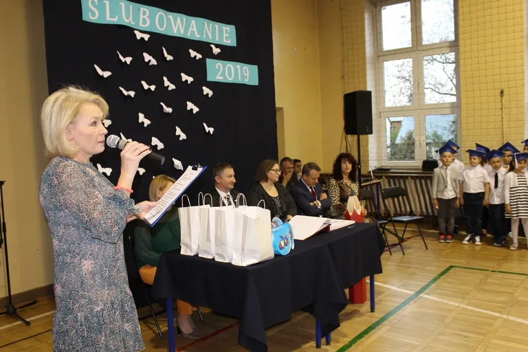 Ślubowanie pierwszoklasistów w "jedynce" (zdjęcia)