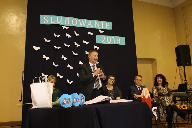 Ślubowanie pierwszoklasistów w "jedynce" (zdjęcia)