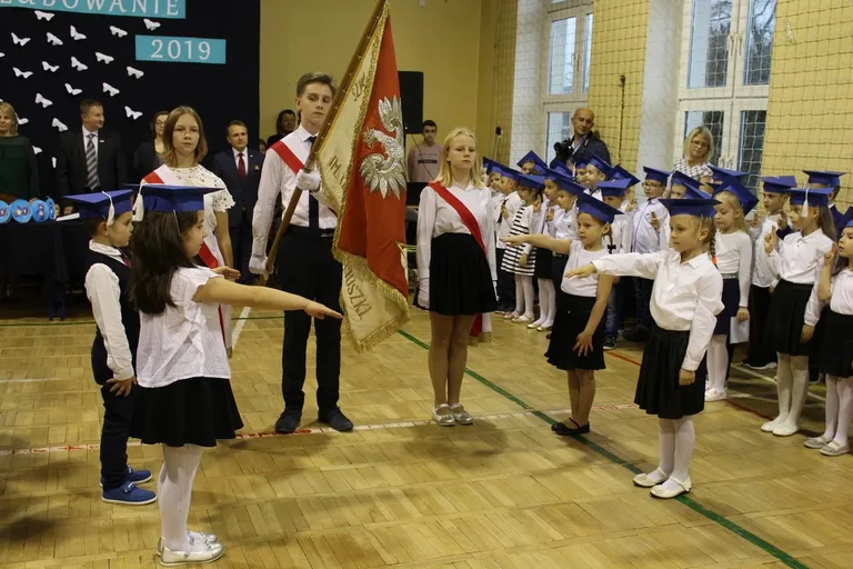 Ślubowanie pierwszoklasistów w "jedynce" (zdjęcia)