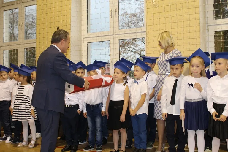 Ślubowanie pierwszoklasistów w "jedynce" (zdjęcia)